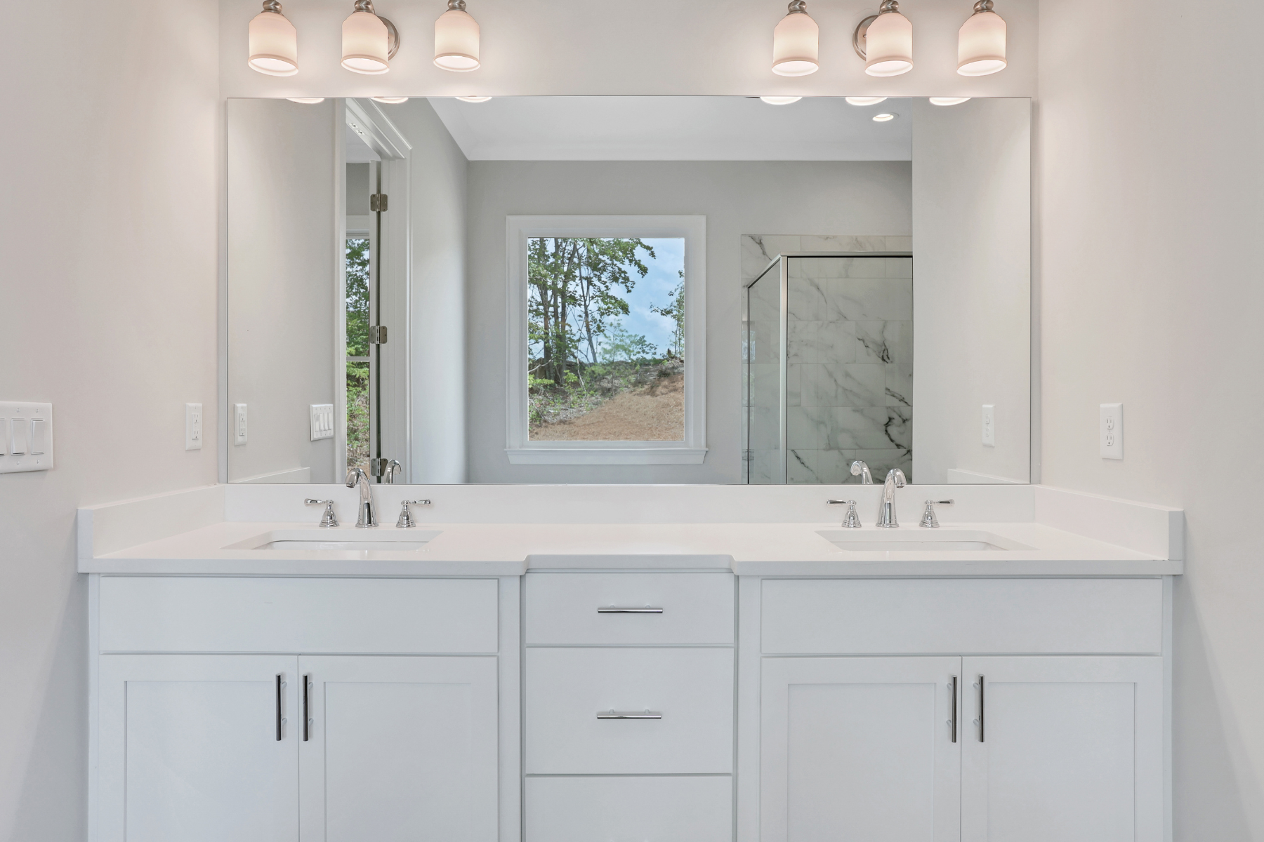 Enclave at Mill Creek main bath